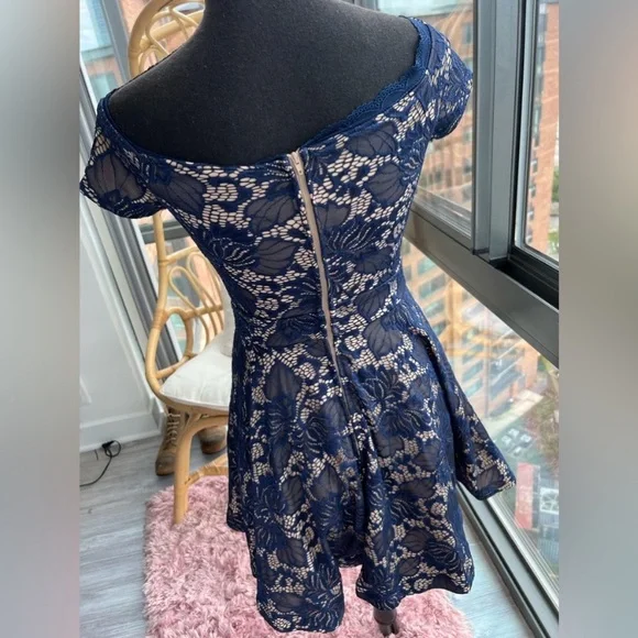 Vintage Lace fit and flare skater dress size small - Picture 8 of 10